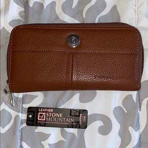 Wallet Stone Mountain is new